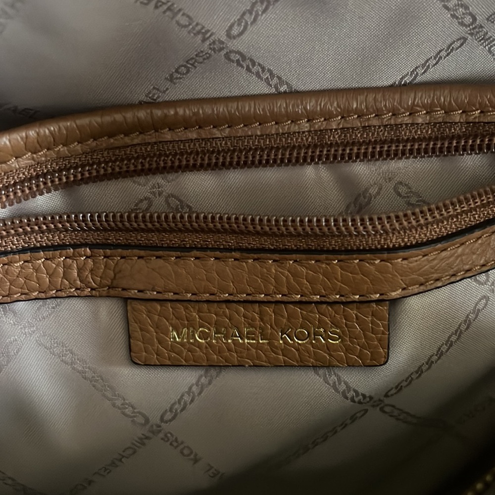 Michael kors signature back pack, very clean used only a few times - Picture 9 of 10